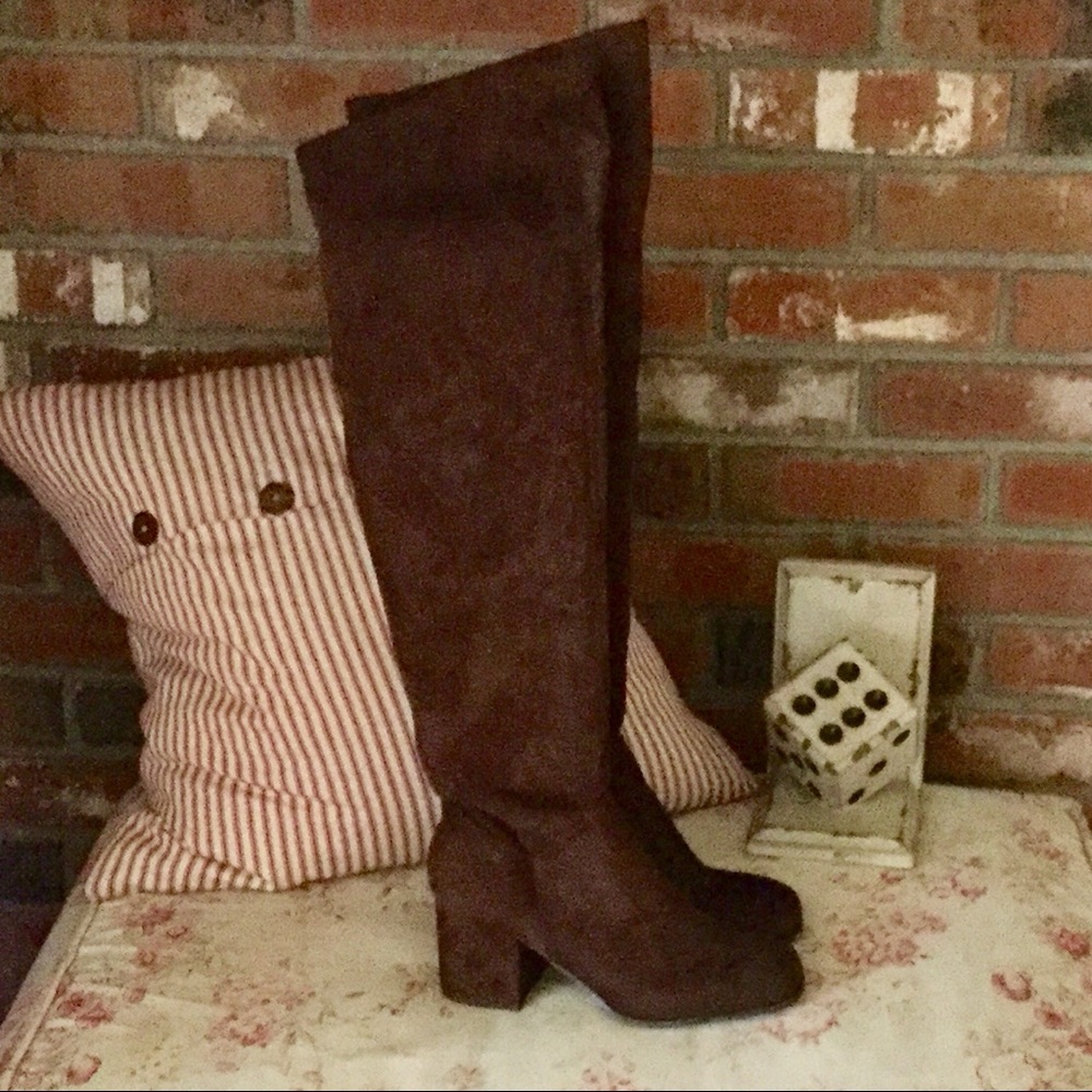 Christian Siriano  brown over the Knee suede boots